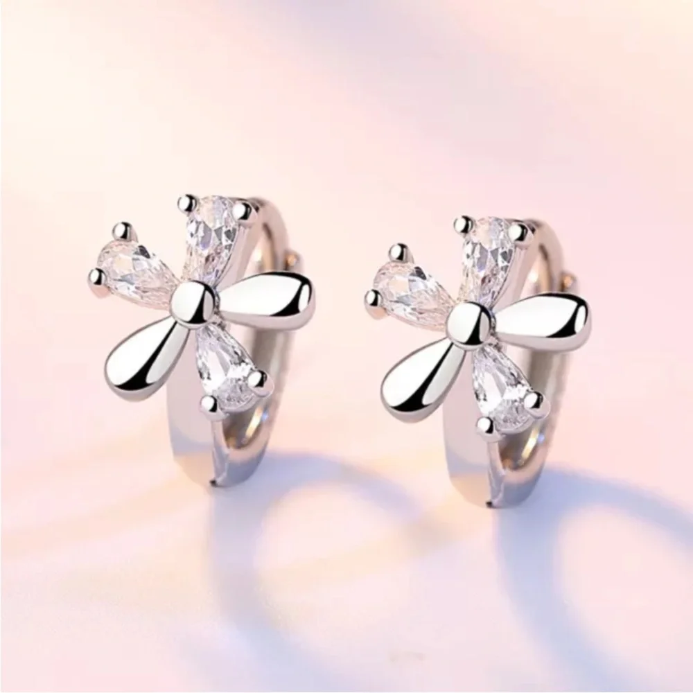 New Sterling Silver White Sapohires Flower Huggies